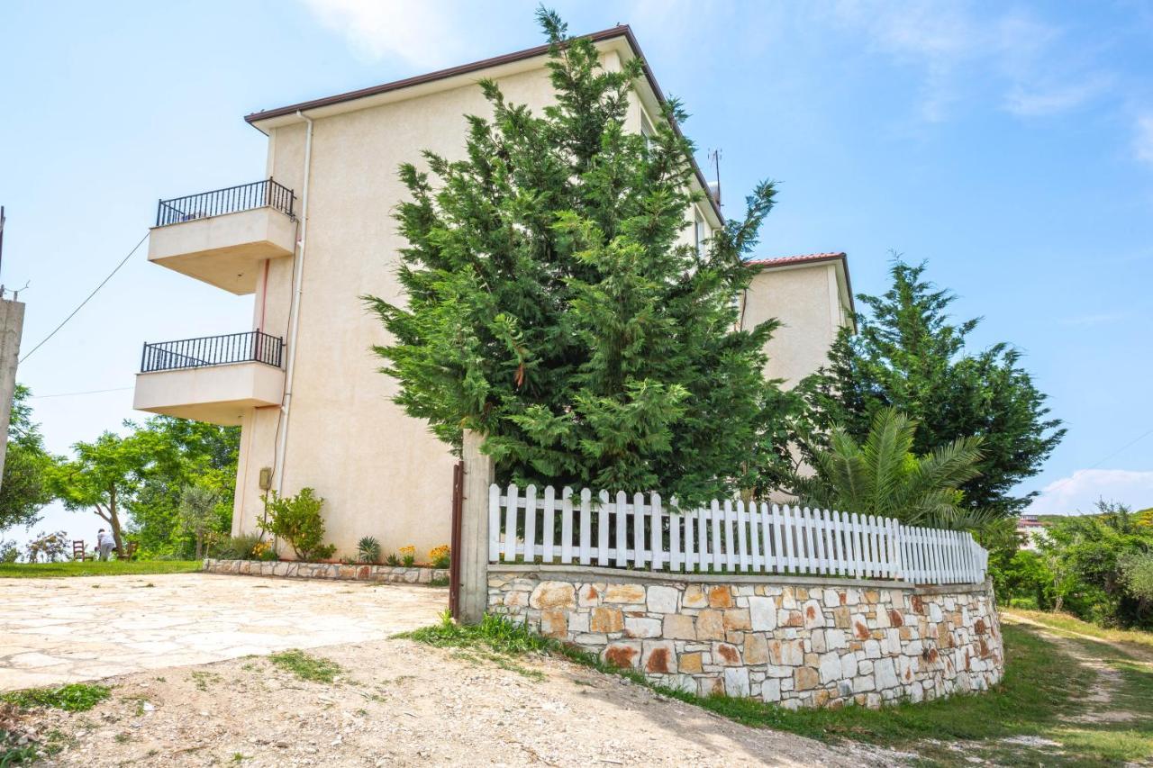 Villa Gozhina Kryemëdhej Exterior foto